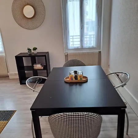 Bord Du Cher, Simple Et Pratique
