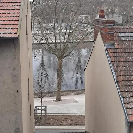 Bord Du Cher, Simple Et Pratique *